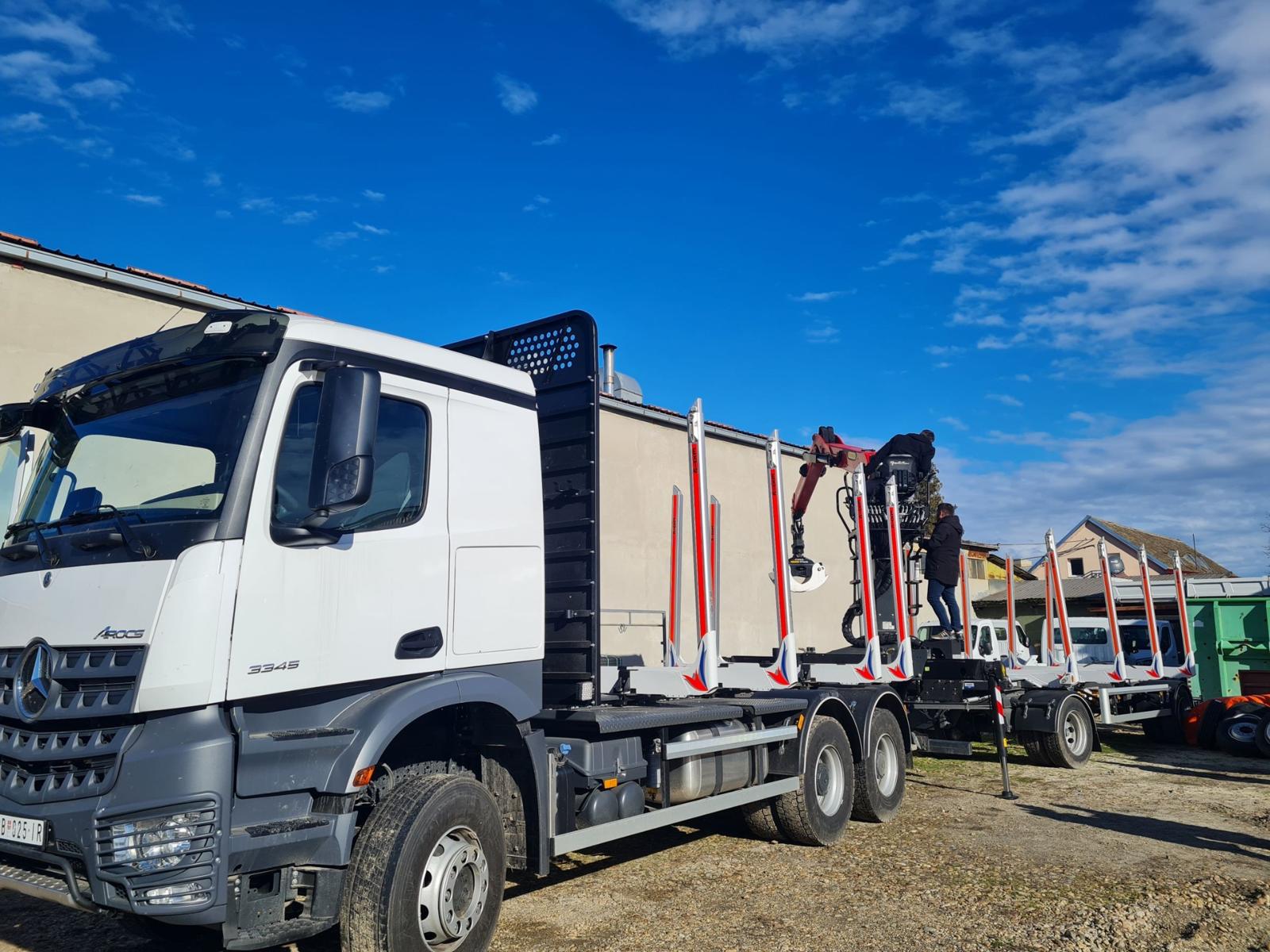 JP Nacionalni park Tara – isporuka šumarske nadgradnje sa Epsilon dizalicom i prikolicom