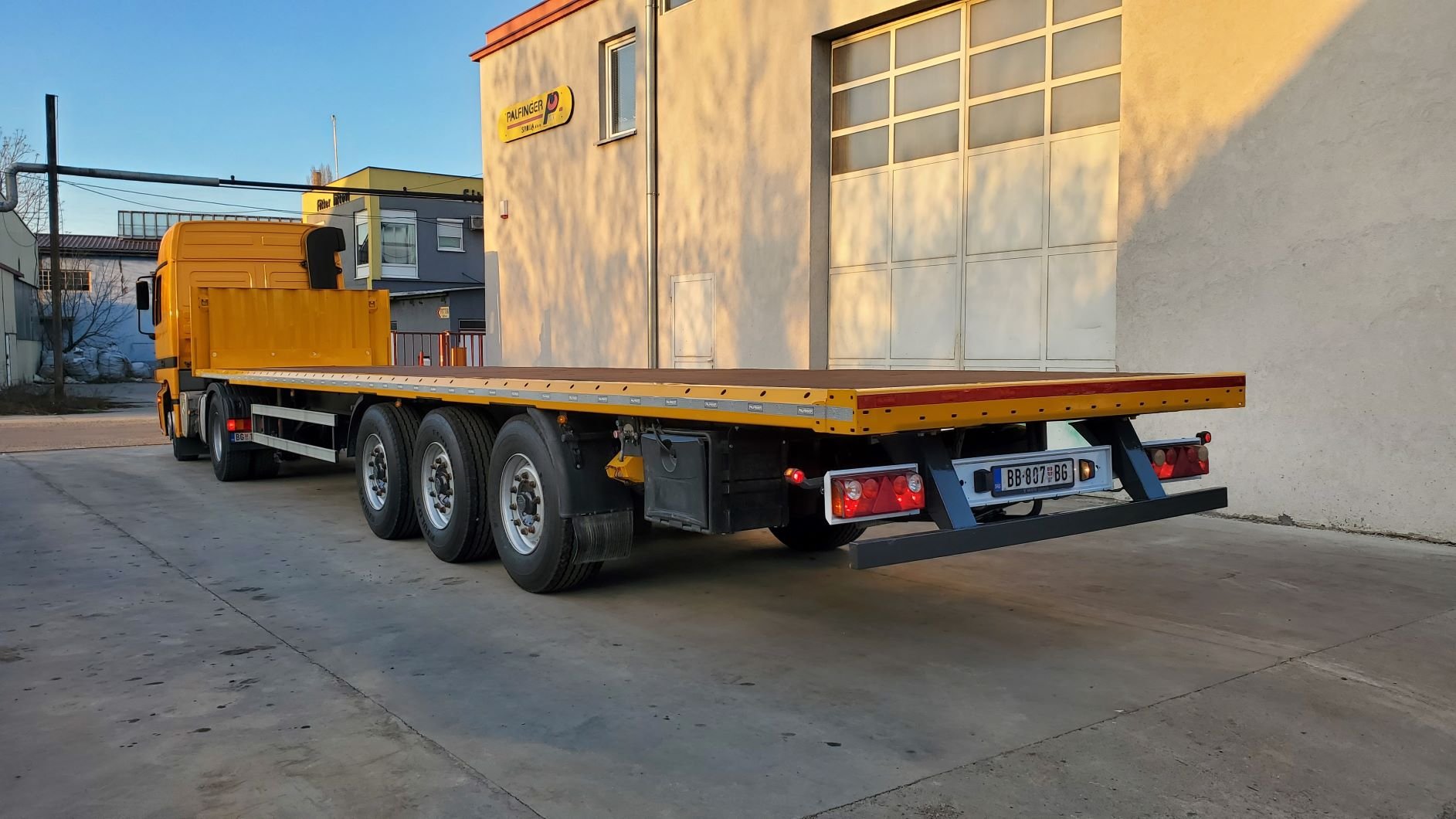 Remont poluprikolica za Beokran