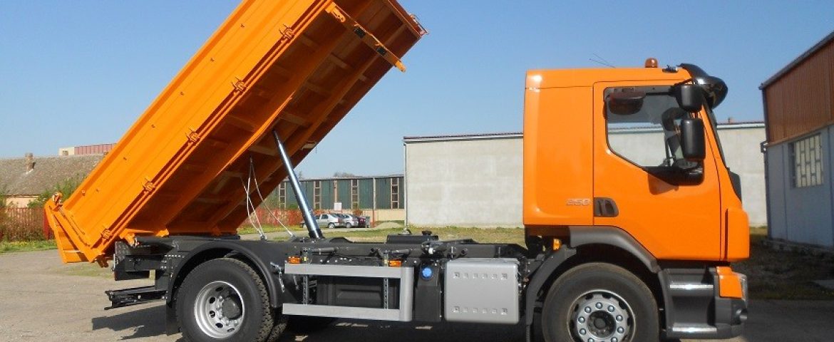 Trostrani kiper TK 95 isporučen JKP Čistoći Zrenjanin