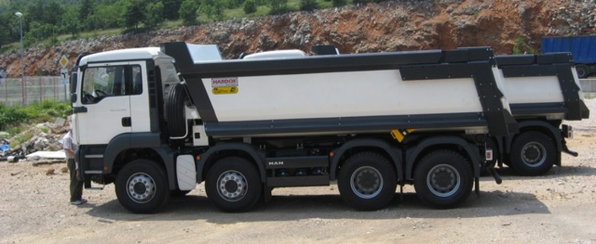 Demo vozilo sa zadnjim kiperom HALF PIPE HP220