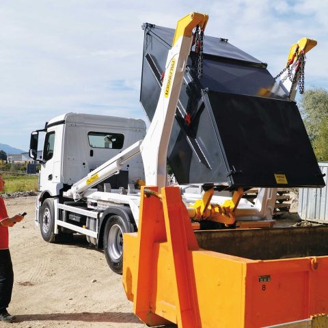 NAVLAKAČI I PODIZAČI KONTEJNERA